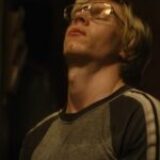 Evan Peters è Jeffrey Dahmer nella serie Netflix – Trailer